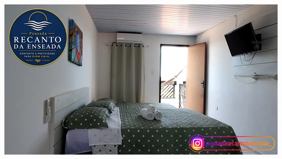 Suíte com TV e ar-condicionado