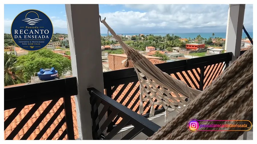 Rede na varanda com vista para o mar